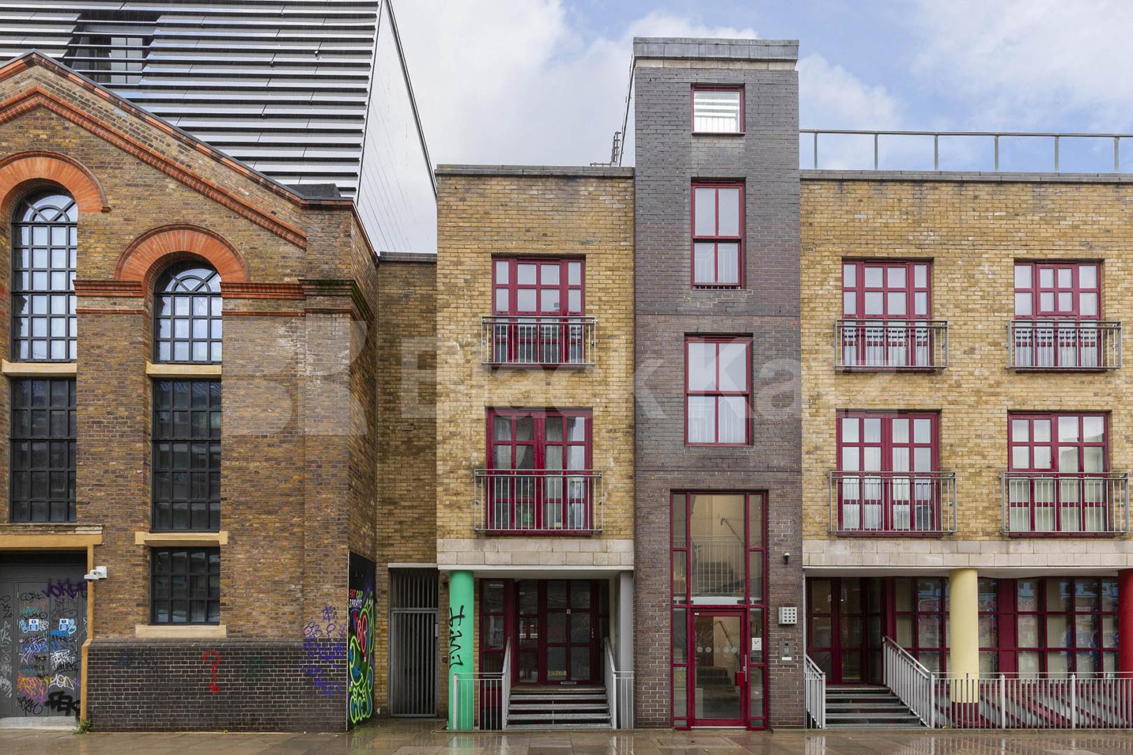 Split level modern and spacious 2 bed 2 bath in the shoreditch area  Quaker Street , Shoreditch 